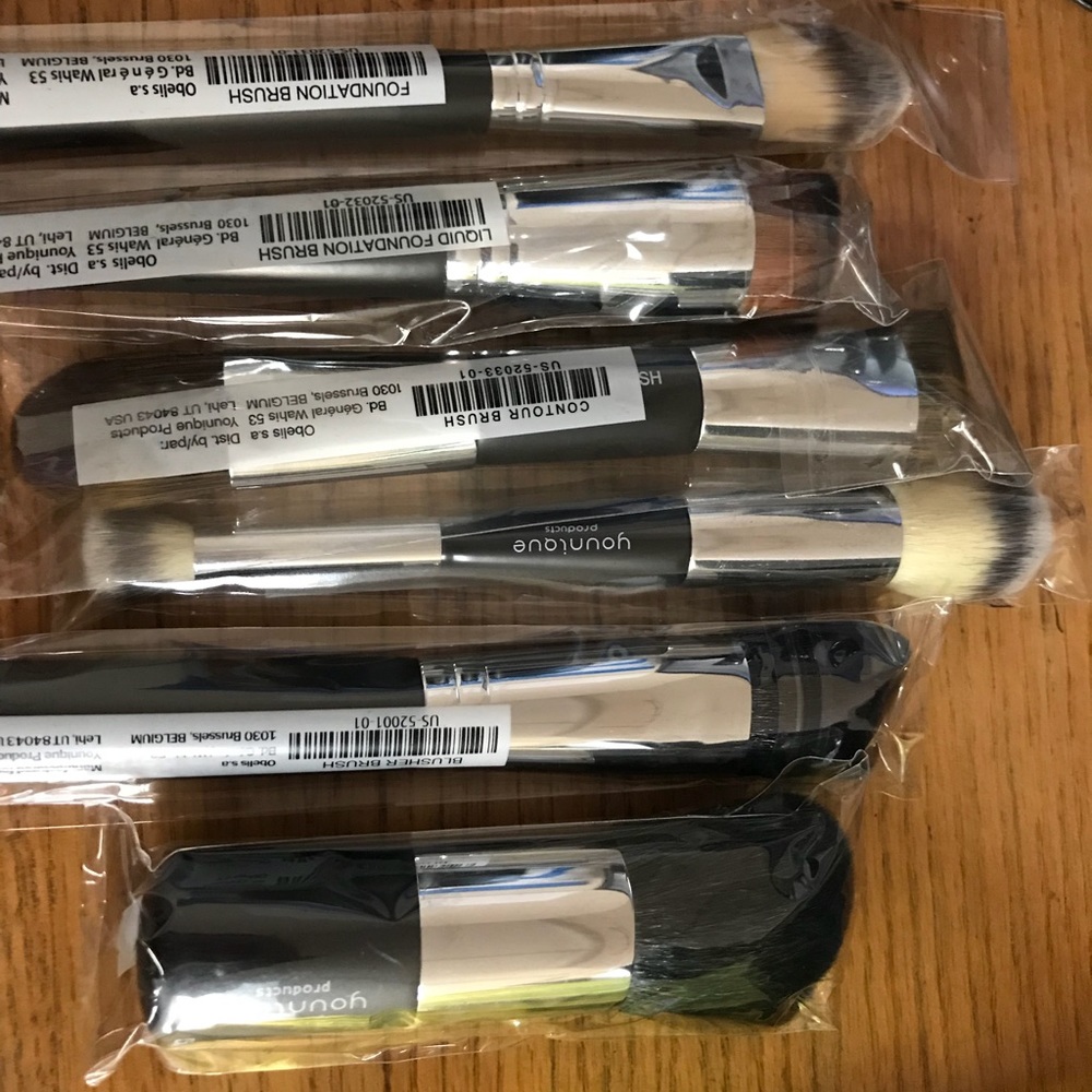 Younique Complete Brush Set NWT